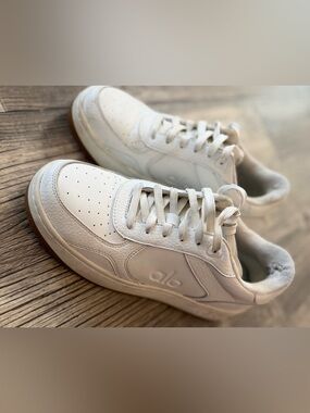 Alo Yoga Alo X 01 Classic White Gum Sole Leather Sneakers A0685U Womens 7